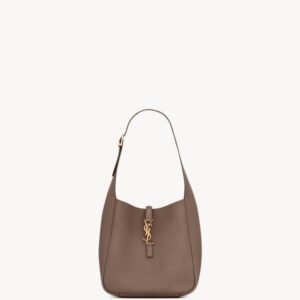 Le 5 à 7 Supple Small Bag in Grained Leather